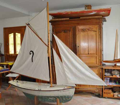 Restauration d'un bateau jouet breton